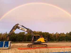 Bag­ger­fah­rer / Bau­ge­rä­te­füh­rer / Ma­schi­nist / Pla­nier­rau­pen Ma­schi­nen­füh­rer (m/​​w/​​d)